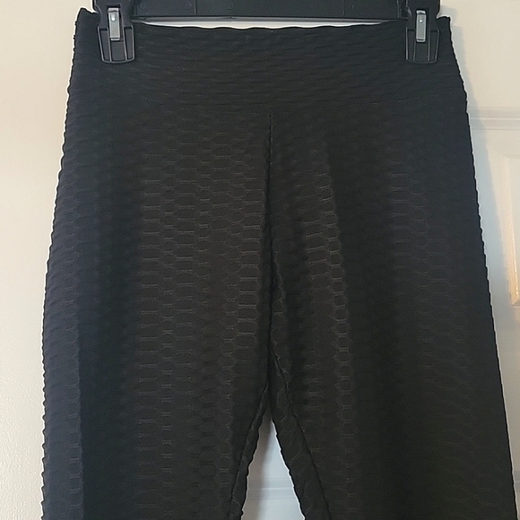 Butt Lifting Leggings - Picture 2 of 4